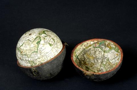 Globe terrestre et son étui en galuchat, XVIIIe s., photo L. Gauthier, mairie de Bordeaux