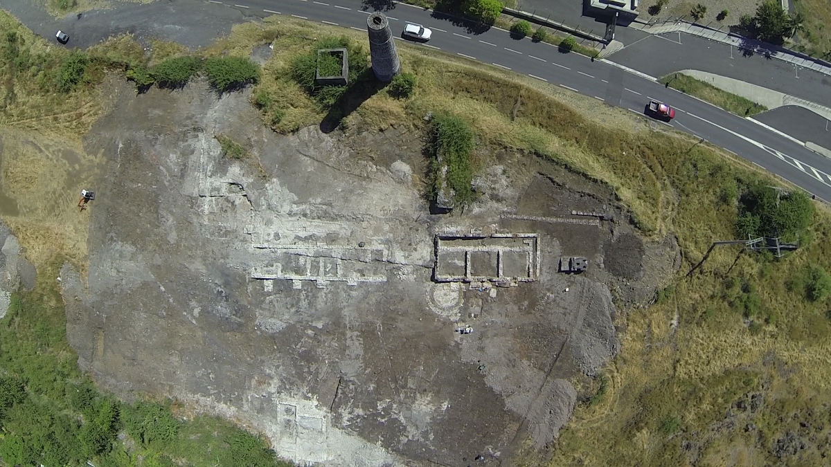 Vue aérienne du chantier des Grands Fonds. Photographie par drone de Sébastien Turay, Sur une île